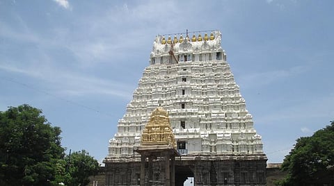 காஞ்சிபுரம் வரதராஜப் பெருமாள் கோயில் பிரம்மோற்சவத்தில் தென்கலை, வடகலை பிரிவினர் இணைந்து வேத பாராயணம் செய்யலாம்: சென்னை உயர் நீதிமன்றம் அனுமதி