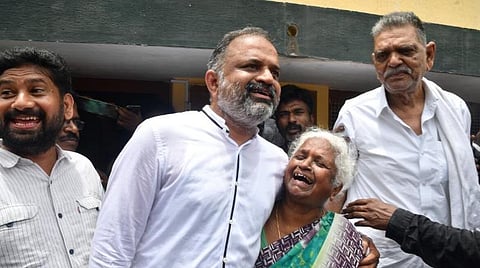 பேரறிவாளன் விடுதலை: தமிழக அரசியல் கட்சி தலைவர்கள் வரவேற்பு