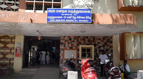 முழுமையாக குணமடைந்த பிறகும் கீழ்ப்பாக்கம் மன நல மருத்துவமனையில் இருப்பதை தடுக்க கோரி உயர் நீதிமன்றத்தில் மனு