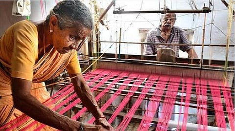 பட்டு நூலின் விலை 35 ஆண்டுகளுக்கு பிறகு கடும் உயர்வு: கைத்தறி நெசவாளர்கள் கவலை