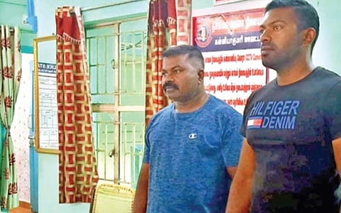மும்பையில் இருந்து குமரிக்கு காரில் கடத்திய 4 கிலோ கஞ்சா பறிமுதல்: பெண் எஸ்.ஐ. கணவர், நண்பர் கைது