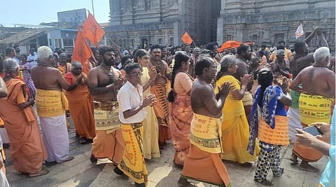ஆர்ப்பாட்டத்துக்காக குவியும் சிவனடியார்கள்: சிதம்பரத்தில் பரபரப்பு, போலீசார் குவிப்பு