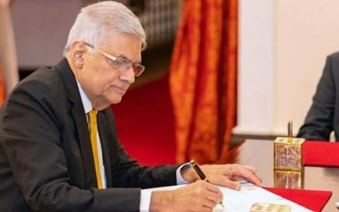இலங்கையில் நிதியமைச்சராகவும் ரணில் பொறுப்பேற்றதன் பின்னணி