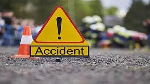 ஆந்திராவில் ஏரியில் கார் கவிழ்ந்து விபத்து: ஒரே குடும்பத்தைச் சேர்ந்த 4 பேர் பலி
