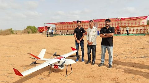 குஜராத் | நாட்டிலேயே முதல்முறை; ட்ரோன் மூலம் பார்சல் டெலிவரி செய்த இந்திய அஞ்சல் துறை