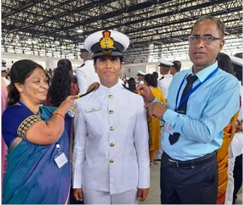 கப்பற்படையில் சப்- லெப்டினட்டாக தேர்வாகியுள்ள நீலகிரி மாவட்டத்தைச் சேர்ந்த படுகர் சமூகப் பெண் மீரா