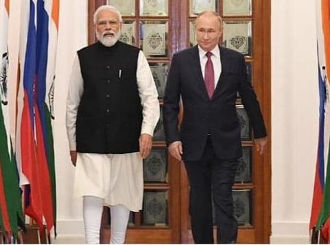 தள்ளுபடி விலையில் ரஷ்யாவிடம் கச்சா எண்ணெய் வாங்கி குவிக்கும் இந்தியா: சுத்திகரித்து ஏற்றுமதி செய்வதால் பெரும் லாபம்; ஆத்திரத்தில் அமெரிக்கா, ஐரோப்பிய நாடுகள்
