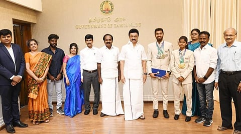 ஜெர்லின் அனிகா, பிரித்வி சேகருக்கு ரூ.1.10 கோடி ஊக்கத் தொகையை முதல்வர் வழங்கினார்