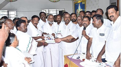 “தாத்தா, மகன், பேரன்... வாரிசு அரசியல் செய்வதுதான் திராவிட மாடலா?” - ஆர்.பி.உதயகுமார்