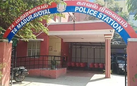 சென்னை | நள்ளிரவில் வீட்டின் கதவைத் தட்டி இளம்பெண் முகத்தில் அமிலம் வீச்சு: பெண் உட்பட 2 பேர் கைது