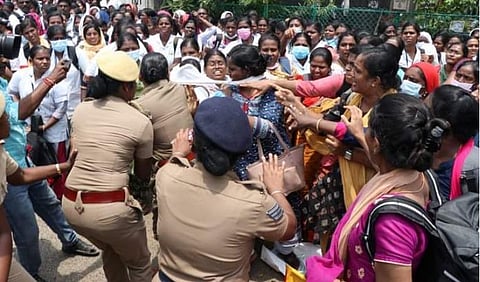 சென்னையில் போராட்டம் நடத்திய செவிலியர்கள்.