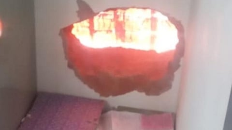 தருமபுரி | சுவரை துளையிட்டு வங்கியில் கொள்ளை முயற்சி - பல நூறு பவுன் நகை, பணம் தப்பியது