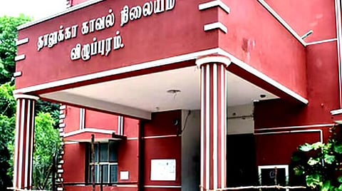 விழுப்புரம் ஆட்சியர் அலுவலக நுழைவாயிலில் கந்து வட்டி கொடுமையால் தாய், மகன் தீக்குளிக்க முயற்சி