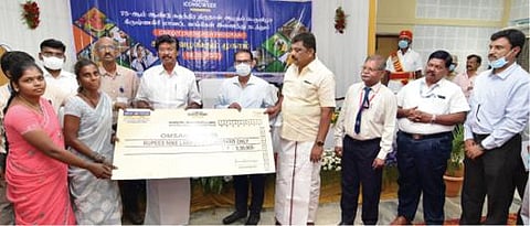 கிருஷ்ணகிரியில் அனைத்து வங்கிகள் சார்பில் நடந்த கடன் வழங்கும் முகாமில், 1326 பயனாளிகளுக்கு, ரூ.96 கோடி மதிப்பில் கடன்களை ஆட்சியர் ஜெயசந்திர பானு ரெட்டி, எம்பி செல்லக்குமார், எம்எல்ஏ பிரகாஷ் ஆகியோர் வழங்கினர்.