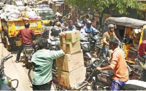 திருச்சி பெரியகடை வீதி பகுதியில் மூச்சுமுட்டும் போக்குவரத்து நெரிசல்: நடவடிக்கை எப்போது?