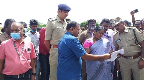 பள்ளிப் பெருந்து ஓட்டுநர்கள் பொறுப்புடன் செயல்பட வேண்டும்: ஓசூர் கோட்டாட்சியர்