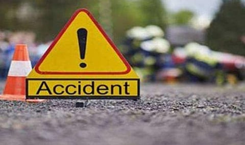 தாம்பரம் | சிங்கப்பெருமாள் கோவில் அருகே பைக் மீது லாரி மோதி விபத்து; தாய் இறந்த நாளிலேயே மகளும் உயிரிழப்பு: மற்றொரு விபத்தில் ஓய்வுபெற்ற பெண் காவல் ஆய்வாளர் மரணம்