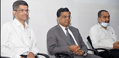 சென்னையில் நடைபெற்ற 16-வது சிட்டி யூனியன் வங்கி வி.நாராயணன் நினைவு சொற்பொழிவு நிகழ்ச்சியில் மத்திய நிதித்துறை செயலாளர் டி.வி.சோமநாதன், சாஸ்த்ரா பல்கலைக்கழக துணைவேந்தர் எஸ்.வைத்யசுப்ரமணியம், சிட்டி யூனியன் வங்கியின் நிர்வாக இயக்குநர் என்.காமகோடி ஆகியோர் பங்கேற்றனர்.