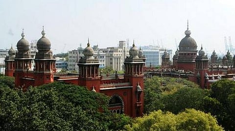தமிழ் வழியில் படித்தவர்களுக்கு அரசு வேலையில் முன்னுரிமை அளிக்கும் சட்டத் திருத்தத்திற்கு எதிரான வழக்கு தள்ளுபடி
