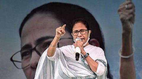 பல்கலைக்கழக வேந்தராக முதல்வர் மம்தா பானர்ஜி: மேற்குவங்க சட்டப்பேரவையில் மசோதா நிறைவேற்றம்