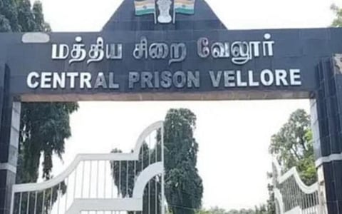 கைதிகளுக்கு கஞ்சா சப்ளை செய்த வேலூர் மத்திய சிறை வார்டர் சஸ்பெண்ட்