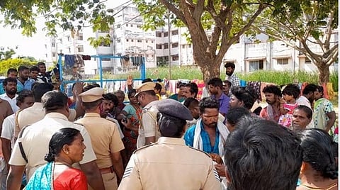 திருவாரூர் | அரசு மருத்துவமனையில் இளம் பெண் உயிரிழப்பு: உறவினர்கள் போராட்டம்; போலீஸ் குவிப்பு