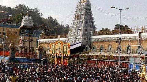 திருமலையில் அலைமோதும் பக்தர்கள் கூட்டம் - 8 மணி நேரம் காத்திருப்பு