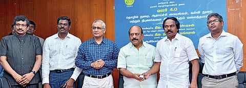 தமிழ்நாடு மின் ஆளுமை முகமையால் உருவாக்கப்பட்ட Valar 4.0 வலைத்தளத்தை குறு, சிறு மற்றும் நடுத்தரத் தொழில் நிறுவனங்கள் துறை அமைச்சர் தா.மோ.அன்பரசன், தகவல் தொழில்நுட்பவியல் துறை அமைச்சர் த.மனோதங்கராஜ் ஆகியோர் தொடங்கி வைத்தனர். தகவல் தொழில்நுட்பவியல் மற்றும் டிஜிட்டல் சேவைகள் துறை அரசு முதன்மைச் செயலாளர் நீரஜ் மித்தல், குறு, சிறு மற்றும் நடுத்தரத் தொழில் நிறுவனங்கள் துறை செயலாளர் வி.அருண்ராஜ், மின்னாளுமை இயக்குநர் மற்றும் தலைமைச் செயல் அலுவலர் விஜயேந்திர பாண்டியன் உள்ளிட்டோர் கலந்துகொண்டனர்.