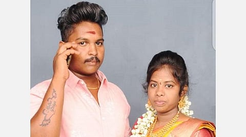 கொலை செய்யப்பட்ட முத்தரசன். அருகில் அவரது மணைவி அரவிந்தியா.