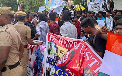 அக்னி பாதை திட்டத்தை எதிர்த்து சென்னையில் இளைஞர்கள் போராட்டம்