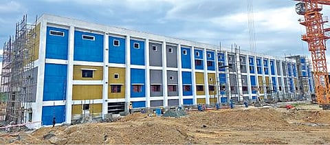 மேட்டூர் உபரிநீர் திட்டத்துக்காக திப்பம்பட்டியில் அமைக்கப்பட்டுள்ள தலைமை நீரேற்று நிலையம்.