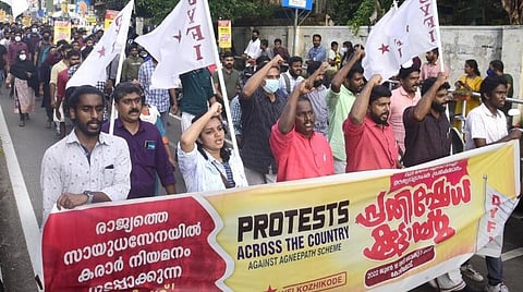 அக்னி பாதை எதிர்ப்பு போராட்டம்: சென்னை கோட்ட ரயில் நிலையங்களில் பிளாட்பாரம் டிக்கெட் வழங்குவது நிறுத்தம்