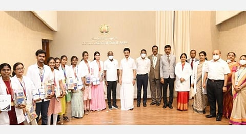 மருத்துவப் படிப்பில் பதக்கங்கள் பெற்ற 28 மாணவர்களுக்கு முதல்வர் மு.க.ஸ்டாலின் நேரில் வாழ்த்து