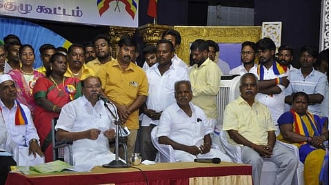 புதுச்சேரி மாநில பாமக பொதுக்குழு கூட்டத்தில் கட்சியின் நிறுவனர்ராமதாஸ் உரையாற்றுகிறார்.