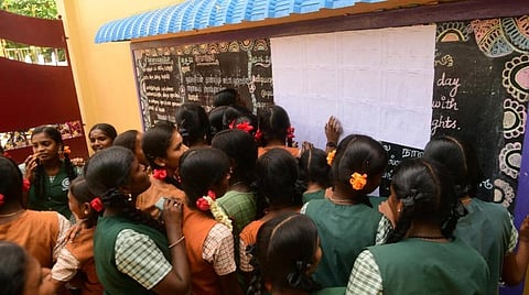 11-ம் வகுப்பு தேர்வு முடிவுகள் | 90.07% தேர்ச்சி; மாணவிகள் 94.99%, மாணவர்கள் 84.86% தேர்ச்சி
