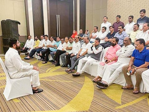 தகுதி நீக்க விவகாரம்: சிவசேனா அதிருப்தி எம்எல்ஏகளுக்கு ஜூலை 11-ம் தேதி வரை அவகாசம் வழங்கியது உச்ச நீதிமன்றம்