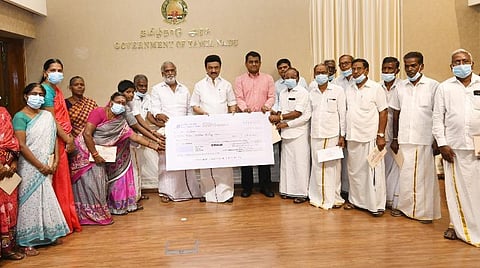 ஓய்வுபெற்ற திருக்கோயில் பணியாளர்கள் மற்றும் வாரிசுதாரருக்கு பணிக்கொடை: முதல்வர் ஸ்டாலின் வழங்கினார்