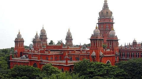 கோயில் நில ஆக்கிரமிப்பை தடுக்க வேண்டிய அறநிலையத் துறை தூக்கத்தில் இருப்பதாக நீதிபதிகள் கண்டனம்
