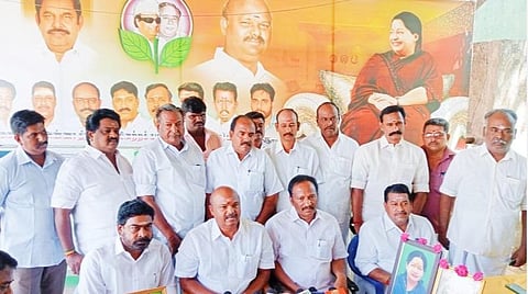 சிதம்பரத்தில் செய்தியாளர்களை சந்தித்த அதிமுக மாவட்ட நிர்வாகிகள்.