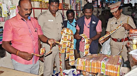 புகையிலைப் பொருட்கள் விற்பனை: சேலத்தில் 10 கடைகளுக்கு ‘சீல்’