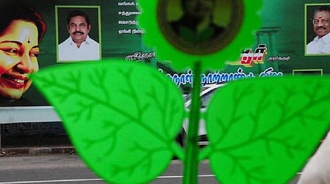 புதுச்சேரி அதிமுகவிலும் எதிரொலிக்கும் ஒற்றைத் தலைமை விவகாரம்: ஓம்சக்தி சேகர், அன்பழகன் போட்டி