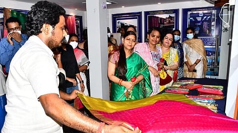 'ஒரு நிலையம், ஒரு பொருள் திட்டம்': முதலிடத்தில் காஞ்சி பட்டு: டாப் 10-ல் தமிழகத்தின் 4 பொருட்கள்