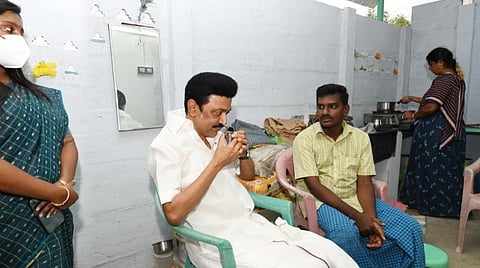 நாமக்கல் அருகே அருந்ததியர் குடியிருப்பில் முதல்வர் திடீர் ஆய்வு - அடிப்படை வசதிகள் குறித்து கேட்டறிந்தார்
