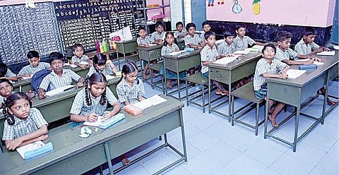 ஒருங்கிணைந்த வேலூர், திருவண்ணாமலை மாவட்டங்களில் ஆசிரியர்கள் பற்றாக்குறையால் திணறும் ஓராசிரியர் பள்ளிகள்