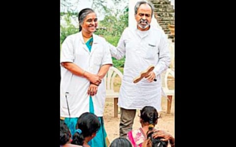 மருத்துவ தம்பதி சூரிய பிரகாஷ், காமேஸ்வரி. ﻿﻿