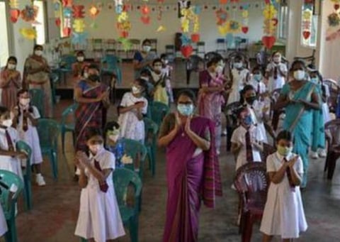 எரிபொருள் தட்டுப்பாடு; போக்குவரத்து முடக்கம் | இலங்கையில் மீண்டும் பள்ளிகளுக்கு விடுமுறை அறிவிப்பு