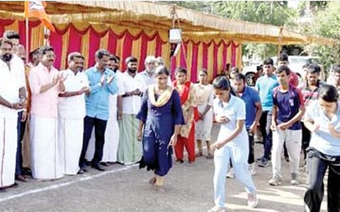 அக்னி பாதை திட்டத்தில் சேர மதுரையில் பாஜக சார்பில் நடந்த பயிற்சி முகாமில் பங்கேற்ற இளைஞர்கள்.
