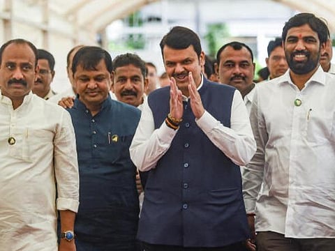 மகாராஷ்டிரா: நம்பிக்கை வாக்கெடுப்பில் ஷிண்டே அரசு வெற்றி - தாமதமாக பேரவைக்கு வந்த 2 காங். எம்எல்ஏக்கள்