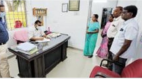 நாட்றாம்பள்ளி பேரூராட்சி அலுவலகத்தில் நேற்று ஆய்வு செய்த திருப்பத்தூர் மாவட்ட ஆட்சியர் அமர் குஷ்வாஹா.