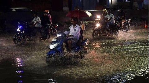 வானிலை முன்னறிவிப்பு: நீலகிரி, கோவையில் மிக கனமழை, சென்னையில் மிதமான மழைக்கு வாய்ப்பு